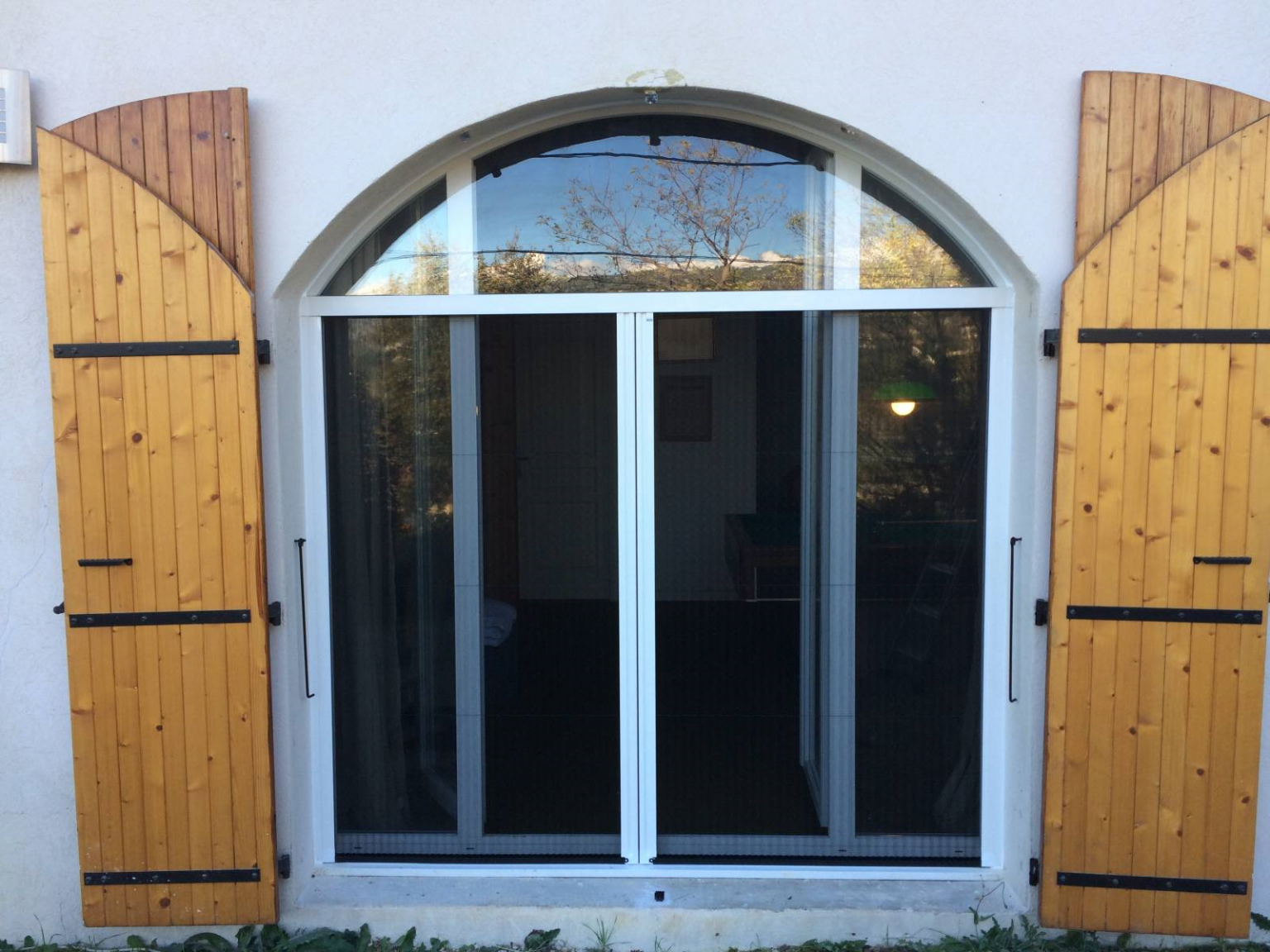 Fabrication et installation de moustiquaire sur-mesure | Pro-Ferm
